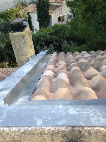 Etancheité en zinc et toiture tuiles romanes à Velaux
